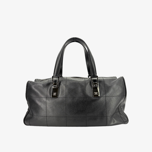 JW937 - CHANEL Vintage Black Caviar Leather Chocolate Bar Handbag