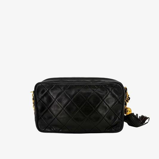 RG471 - CHANEL Vintage Black Lambskin Tessel Camera Bag