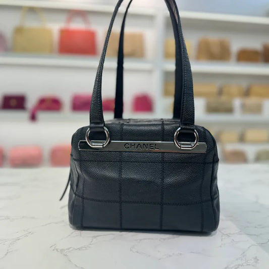 jw627-chanel-vintage-black-caviar-leather-chocolate-bar-handbag