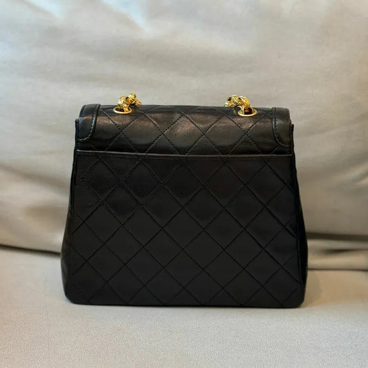 rc664-chanel-vintage-black-lambskin-trapeze-flap-bag