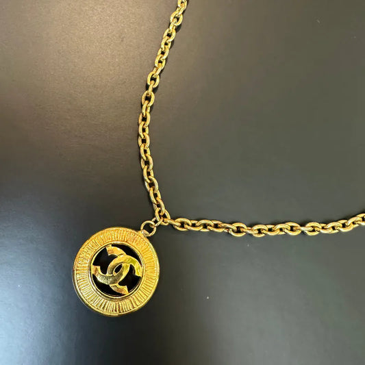 rc326-chanel-vintage-gold-plated-necklace