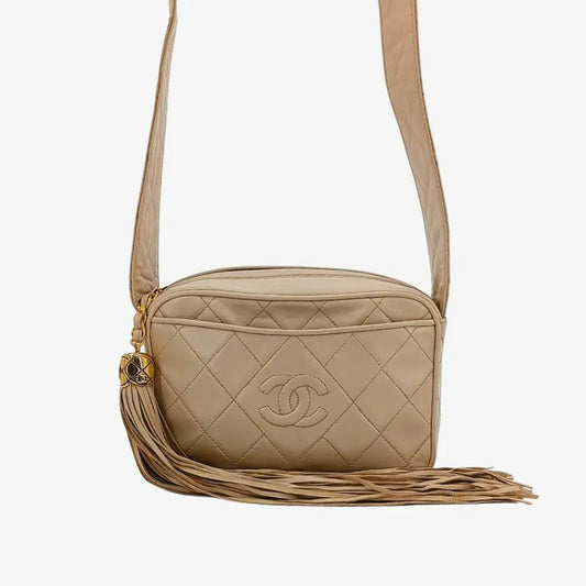 ra862-chanel-vintage-beige-lambskin-tassel-camera-bag
