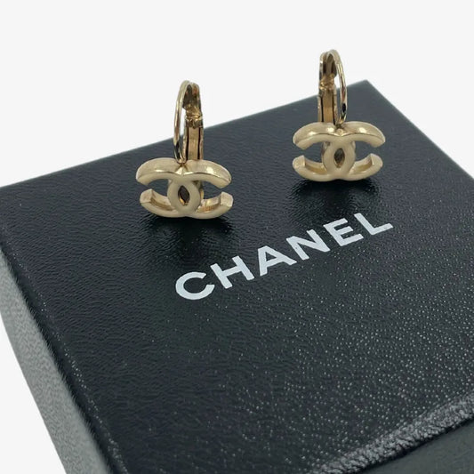 jt396-chanel-coco-mark-white-earring
