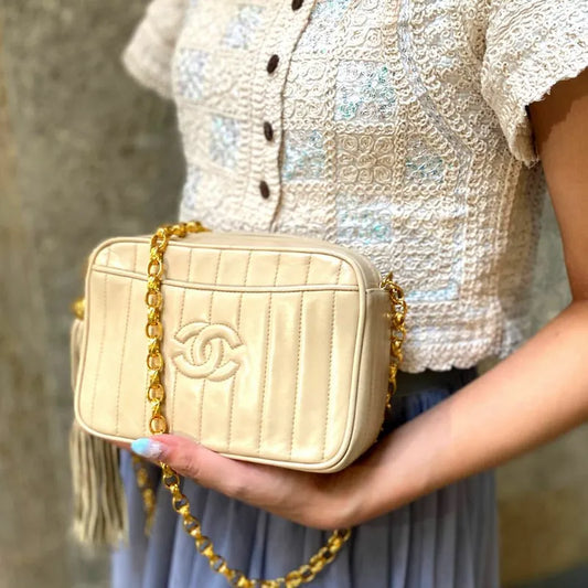 jt248-chanel-vintage-beige-lambskin-tassels-gold-chain-camera-bag