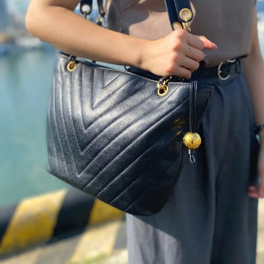 jt518-chanel-vintage-black-caviar-leather-chevron-tote-bag