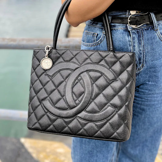 rb817-chanel-vintage-black-caviar-leather-1804-tote-bag