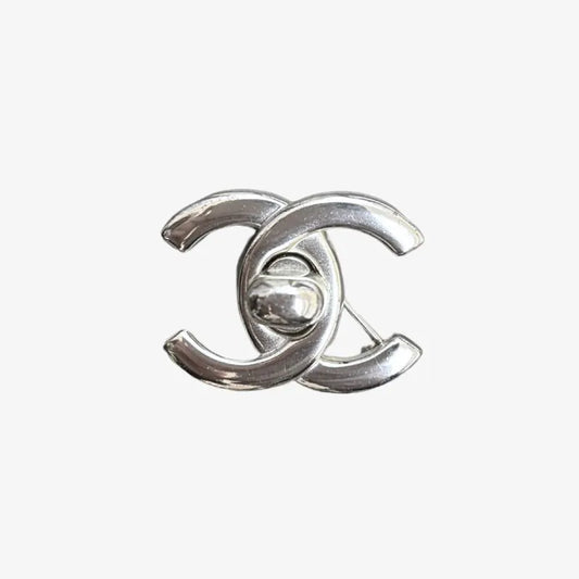 RC499 - CHANEL Vintage CC Turnlock Logo Silver Brooch