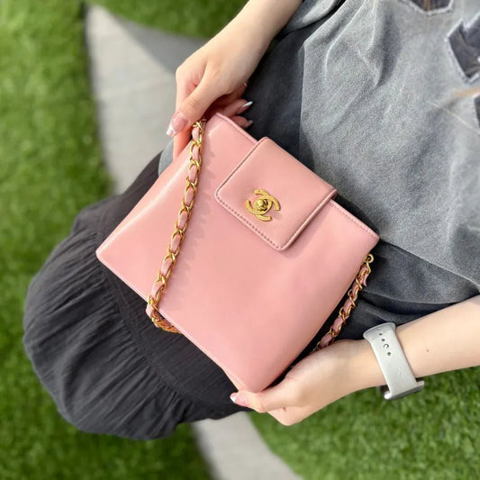 C648 - CHANEL Vintage Pink Lambskin Handbag