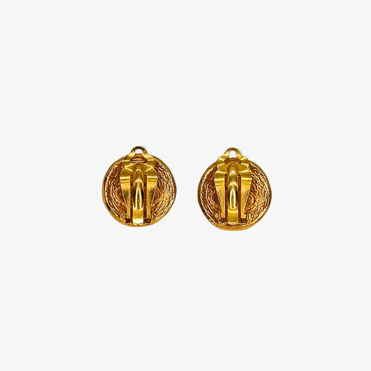 rc359-chanel-vintage-round-gold-plated-clip-on-earrings