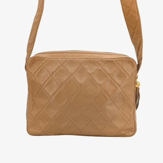 jah127-chanel-vintage-beige-lambskin-tessel-camera-bag