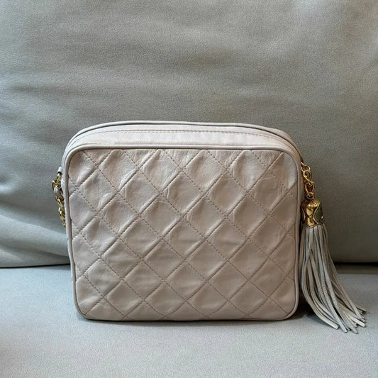 jx330-chanel-vintage-beige-lambskin-quilted-camera-bag