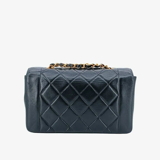 jt540-chanel-vintage-black-lambskin-22cm-diana-flap-bag