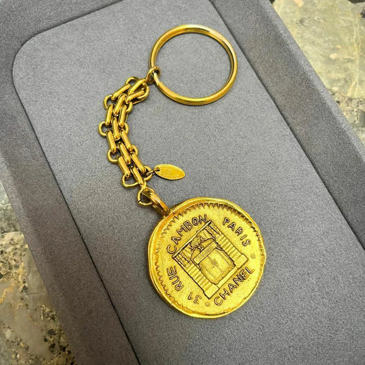 jx975-chanel-vintage-gold-cambon-logo-key-ring