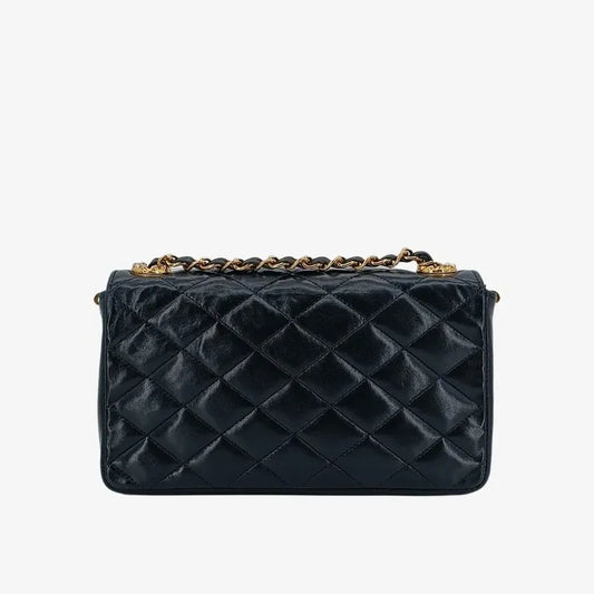 ra104-chanel-vintage-black-lambskin-pointed-flap-bag