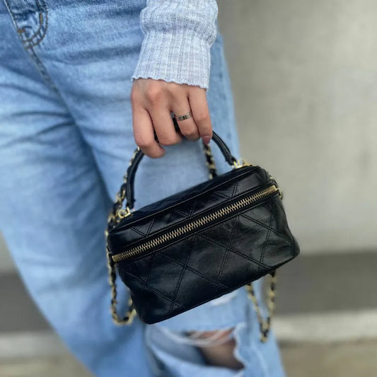 ju259-chanel-vintage-black-calfskin-quilted-vanity-bag