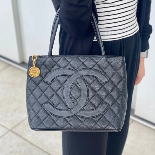 c507-chanel-vintage-black-caviar-leather-1804-tote-bag