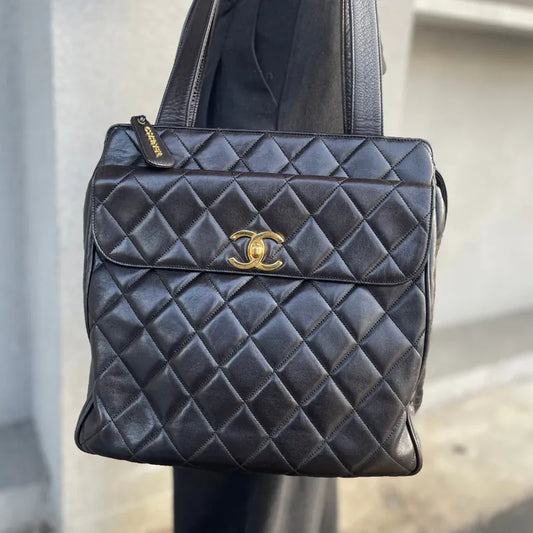 jw874-chanel-vintage-black-lambskin-quilted-tote-bag