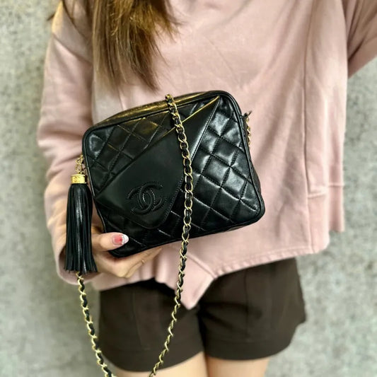 ra560-chanel-vintage-black-lambskin-quilted-camera-bag
