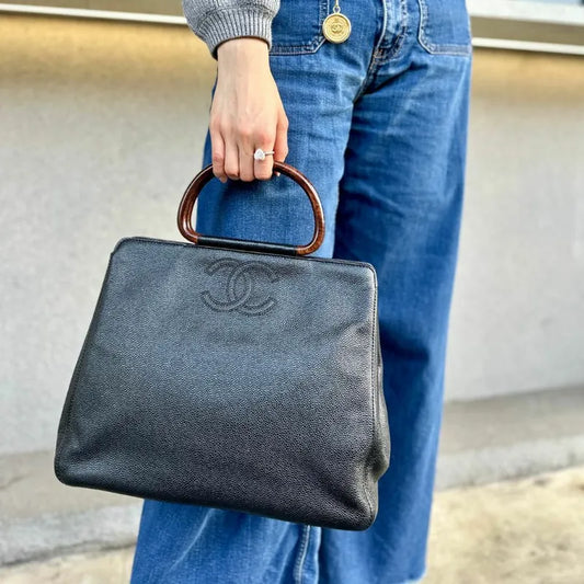 ra481-chanel-vintage-black-caviar-leather-wood-handle-handbag