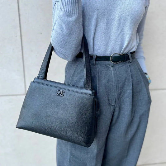 rc424-chanel-vintage-black-caviar-leather-shoulder-bag