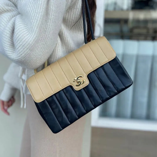 jw391-chanel-vintage-bicolor-beige-black-lambskin-flap-bag