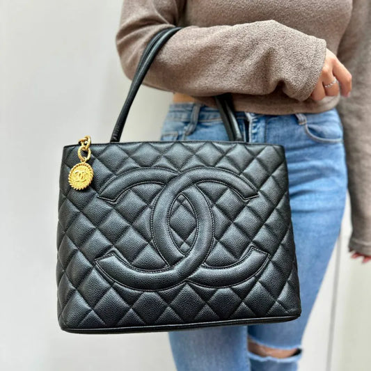 jt658-chanel-vintage-black-caviar-leather-1804-tote-bag