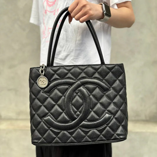 jw389-chanel-vintage-black-caviar-leather-1804-tote-bag
