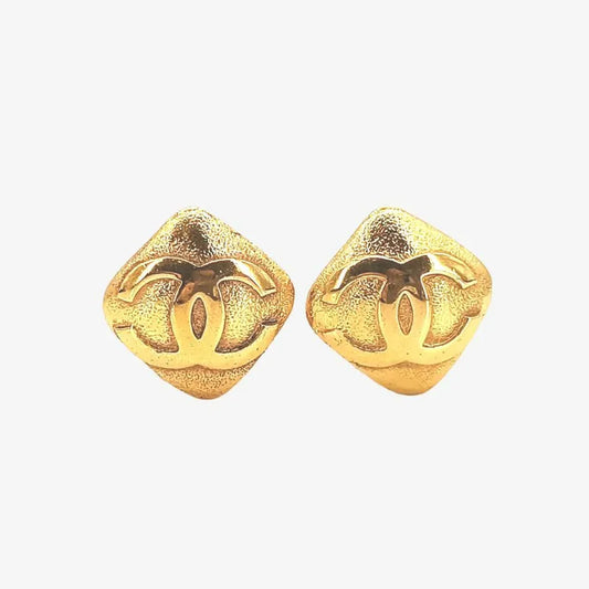 js334-chanel-vintage-diamond-shape-gold-plated-clip-on-earrings
