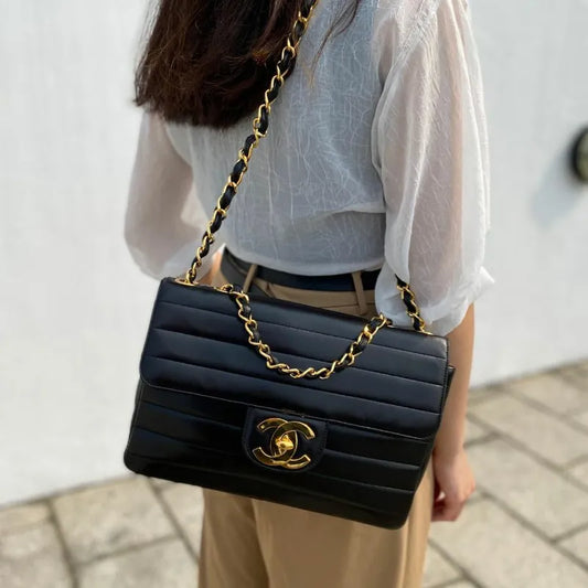 js538-chanel-vintage-black-lambskin-horizontal-jumbo-flap-bag