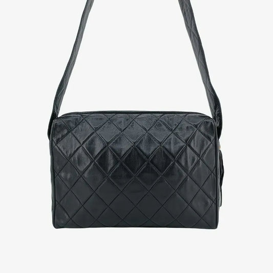 ju947-chanel-vintage-black-lambskin-quilted-camera-bag