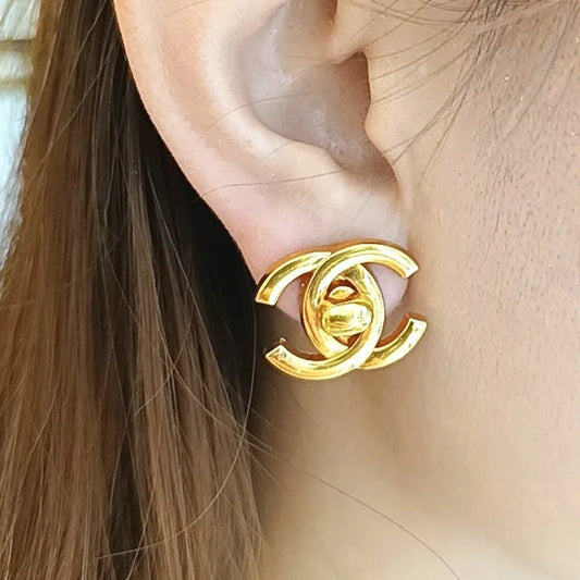jt310-chanel-vintage-cc-turnlock-gold-plated-clip-on-earrings
