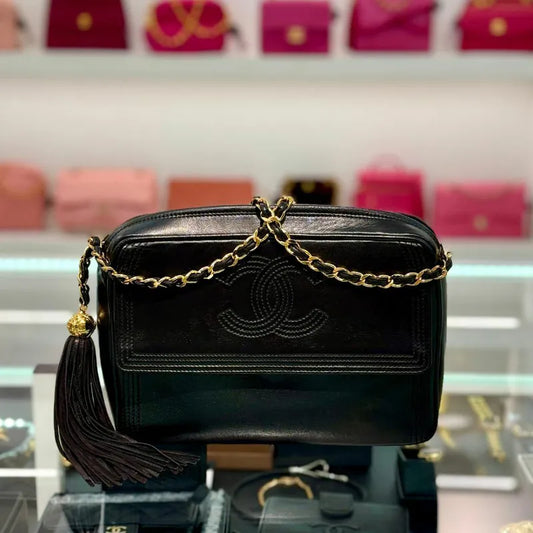 c526-chanel-vintage-black-lambskin-tassel-camera-bag