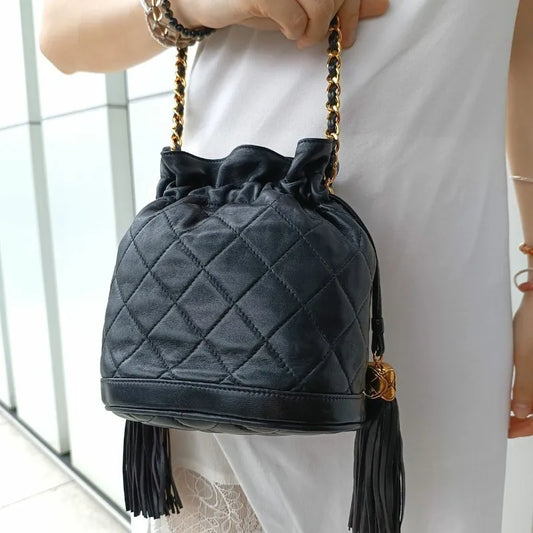 jt183-chanel-vintage-black-lambskin-drawstring-bucket-bag