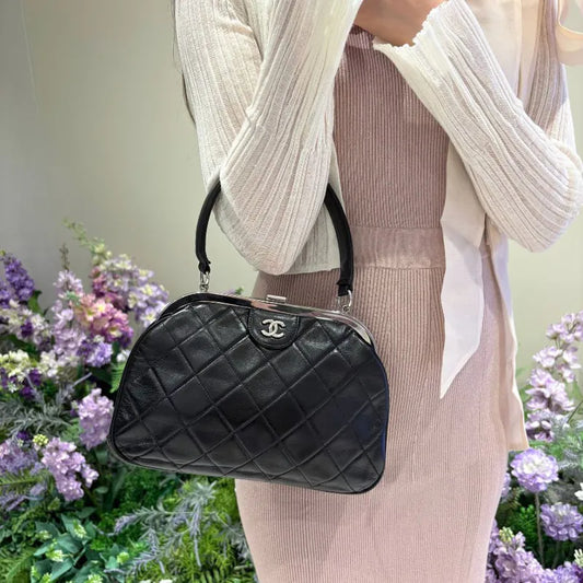 RC329 - CHANEL Vintage Black Lambskin Quilted Kisslock Handbag