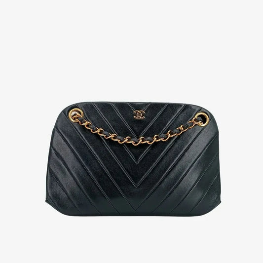 js707-chanel-vintage-black-lambskin-chevron-handbag
