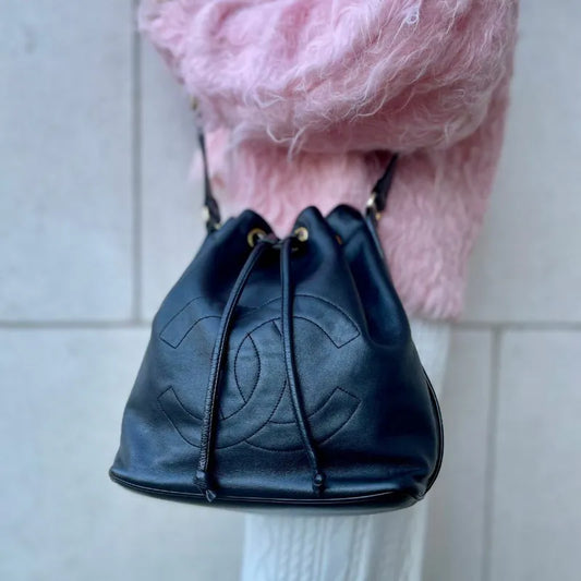 jw573-chanel-vintage-black-lambskin-bucket-bag