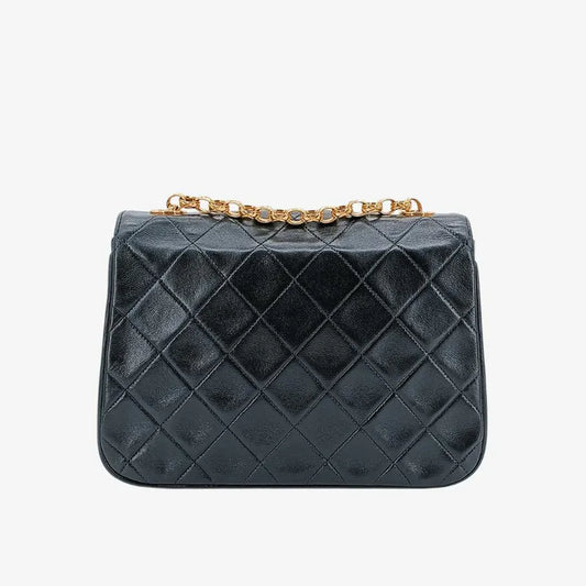 jt941-chanel-vintage-black-lambskin-gold-chain-flap-bag