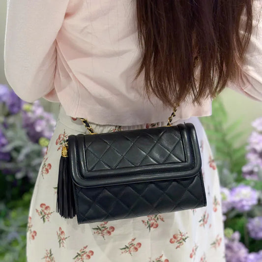 RE526 - CHANEL Vintage Black Lambskin Quilted Flap Bag