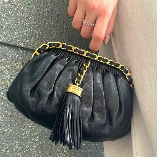 jt399-chanel-vintage-black-lambskin-shoulder-bag