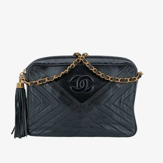 js938-chanel-vintage-black-lambskin-chevron-camera-bag