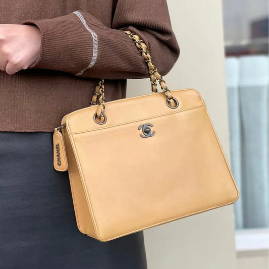 jx076-chanel-vintage-beige-calfskin-handbag