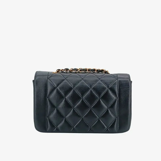 ra077-chanel-vintage-black-lambskin-22cm-diana-flap-bag