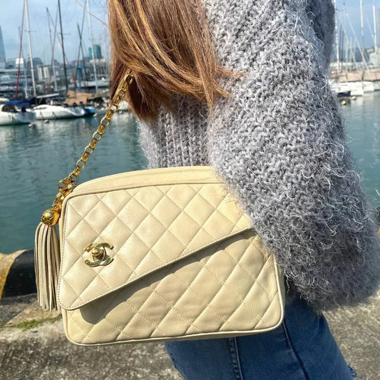 ra364-chanel-vintage-beige-lambskin-gold-chain-camera-bag