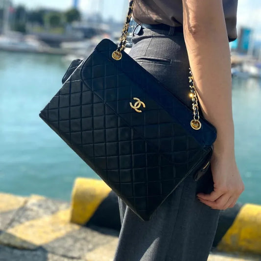 jt519-chanel-vintage-black-lambskin-quilted-tote-bag