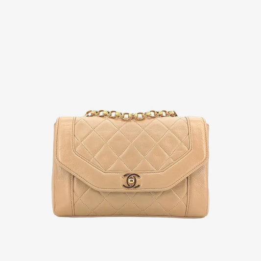 c381-chanel-vintage-beige-lambskin-quilted-gold-chain-flap-bag