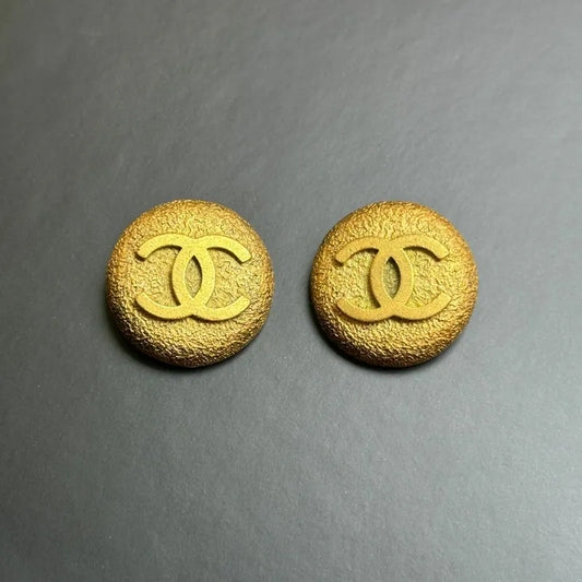 jw633-chanel-vintage-cc-logo-round-gold-plated-clip-on-earrings