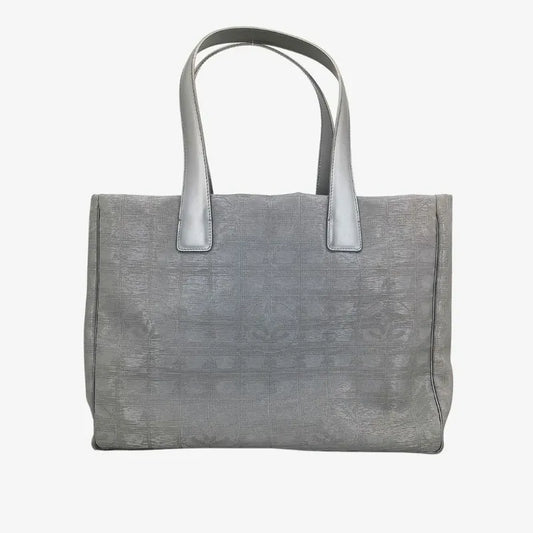 ra215-chanel-vintage-silver-nylon-handbag