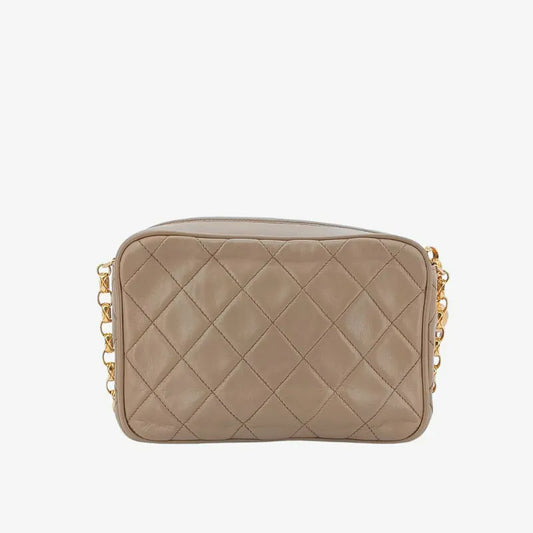 ju690-chanel-vintage-beige-lambskin-gold-chain-camera-bag