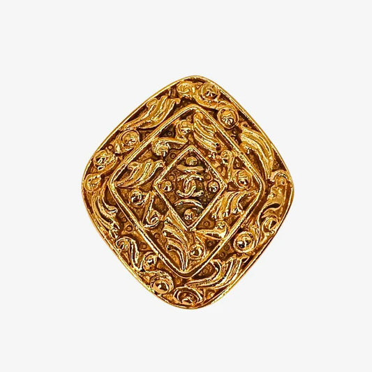 rc322-chanel-vintage-diamond-shaped-gold-plated-brooch