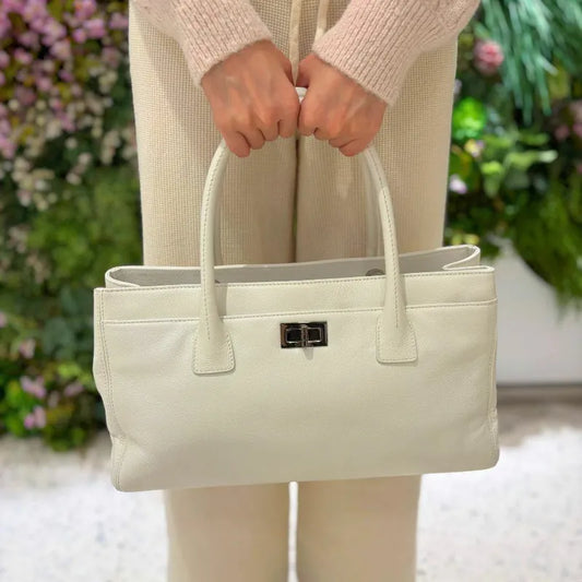 c532-chanel-vintage-white-cavier-leather-255-executive-handbag